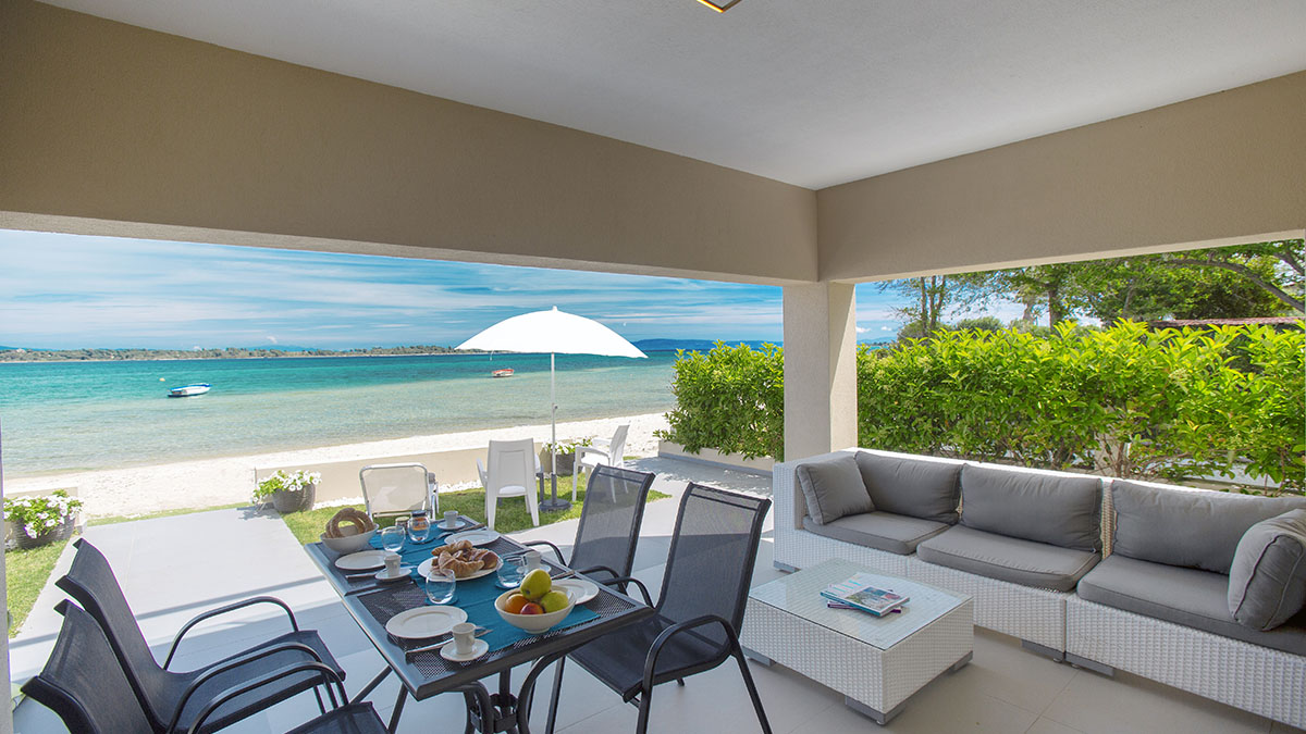 Beach Front Villa (+external studio) 